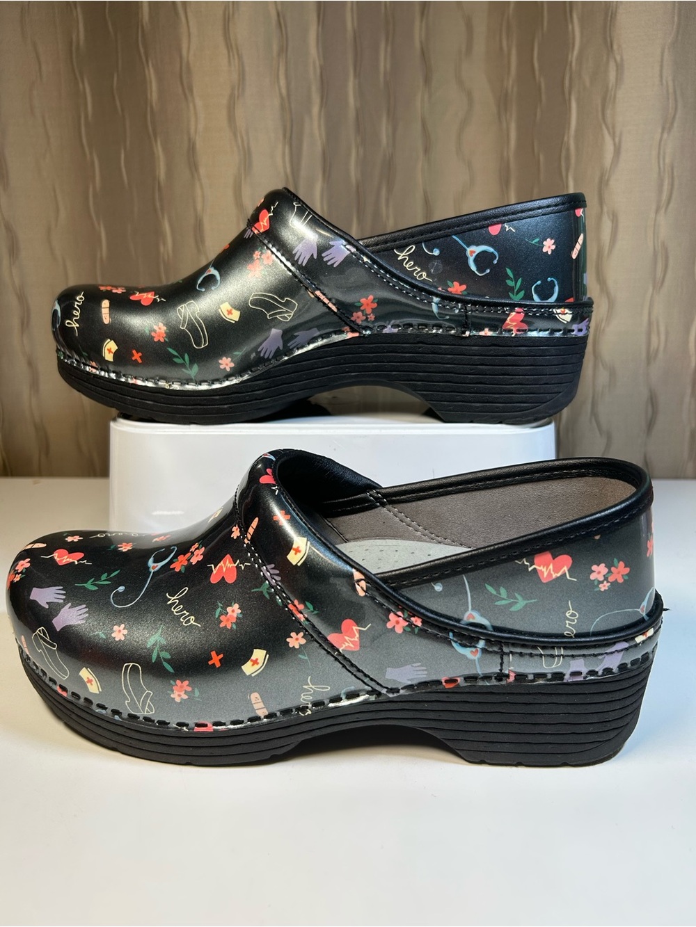 Dansko LT Pro Patent Hero Hospital Nursing Nurse Clogs Women's 39 (US 8.5-9) - Picture 7 of 16